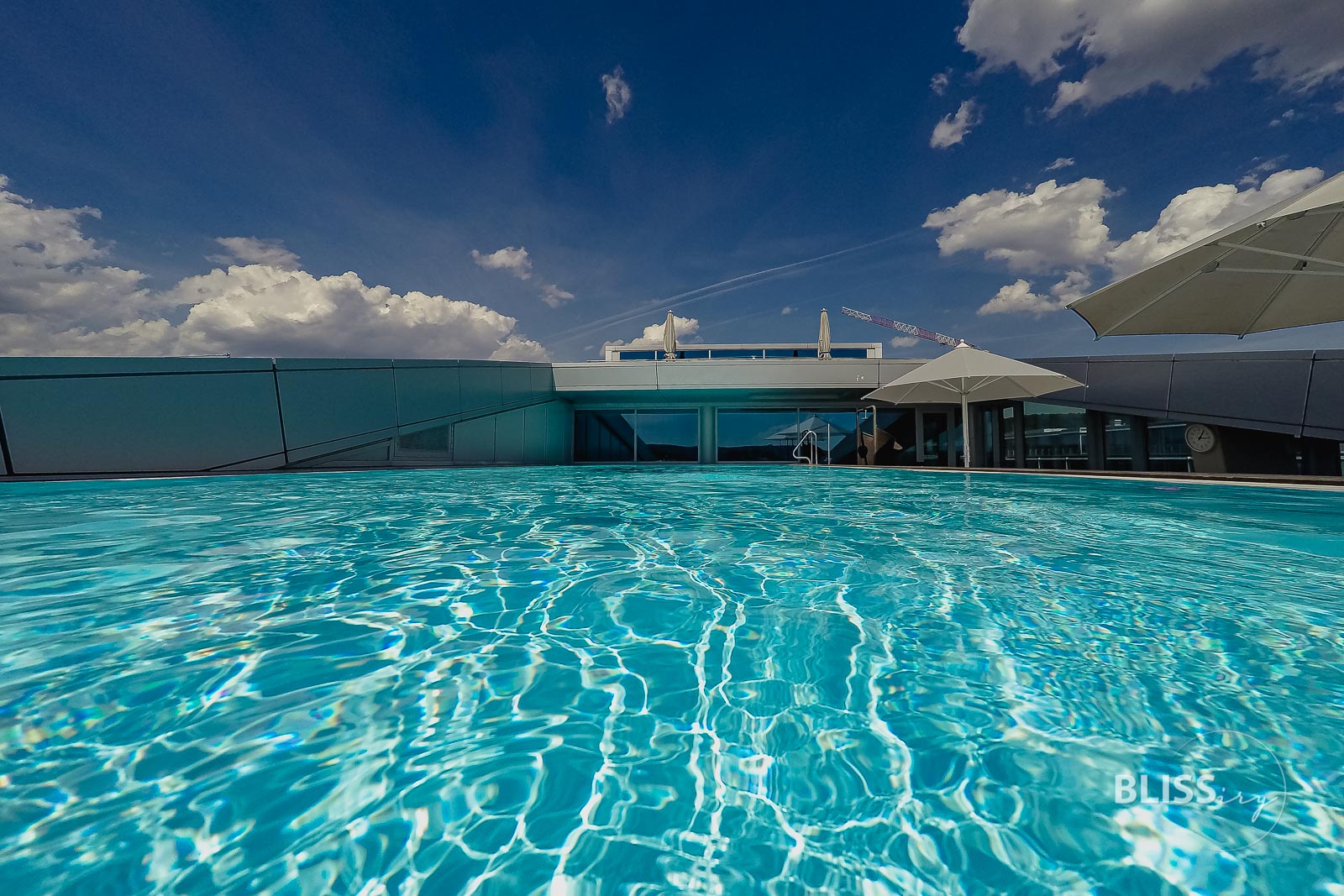 Kameha Spa Powerhouse Infinity Pool - im Kameha Grand Bonn - Wellness und Erholung