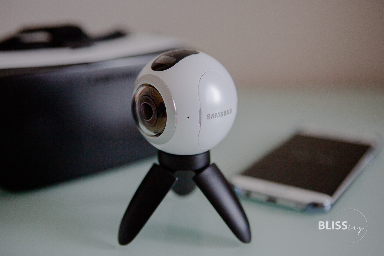 Samsung Gear360 Kamera - Virtual Reality für Luxus-Hotels und Luxus-Reiseblogger - Panorama-Aufnahmen erstellen und 360-Grad-Live-Videos - SAMSUNG-VR Brille und Samsung Galaxy S7edge - weiss - Deutscher Reiseblog