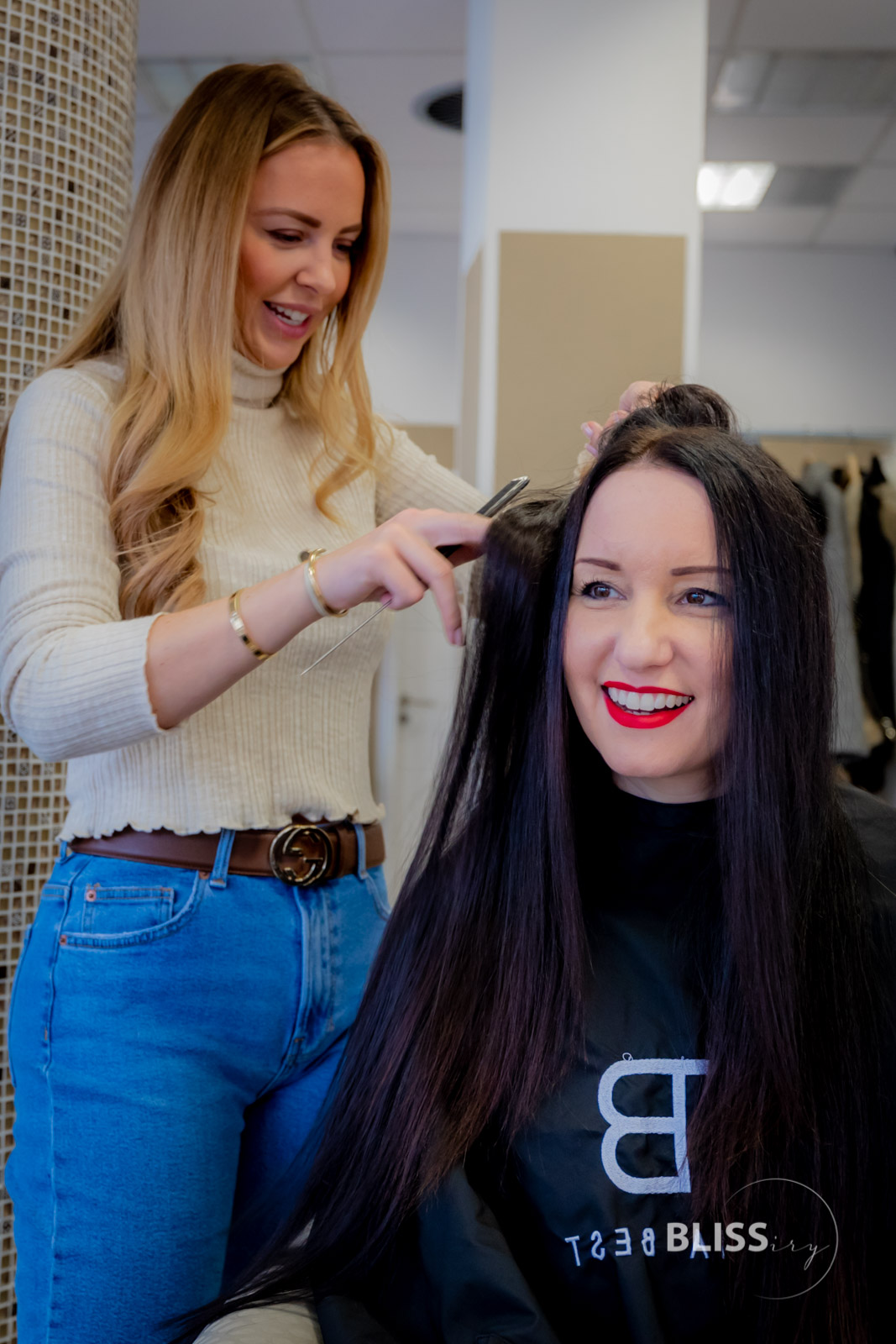 Interview mit Melina Best Friseur - Häufige Fragen zu Extensions - Melina Best Friseur Köln - Häufige Fragen zu Extensions - Balayage - Haarverlängerung und Haarverdichtung - Was kostet eine Haarverlängerung - Interview