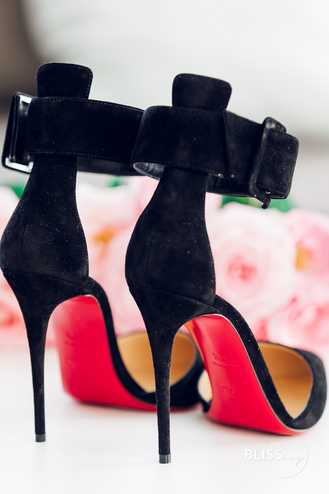 Harler Veau Velours Ankle Cuff 10cm - Christian Louboutin High Heels - Luxusblog Vanessa Pur - Designer High Heels - Fashionblogger - Red Carpet